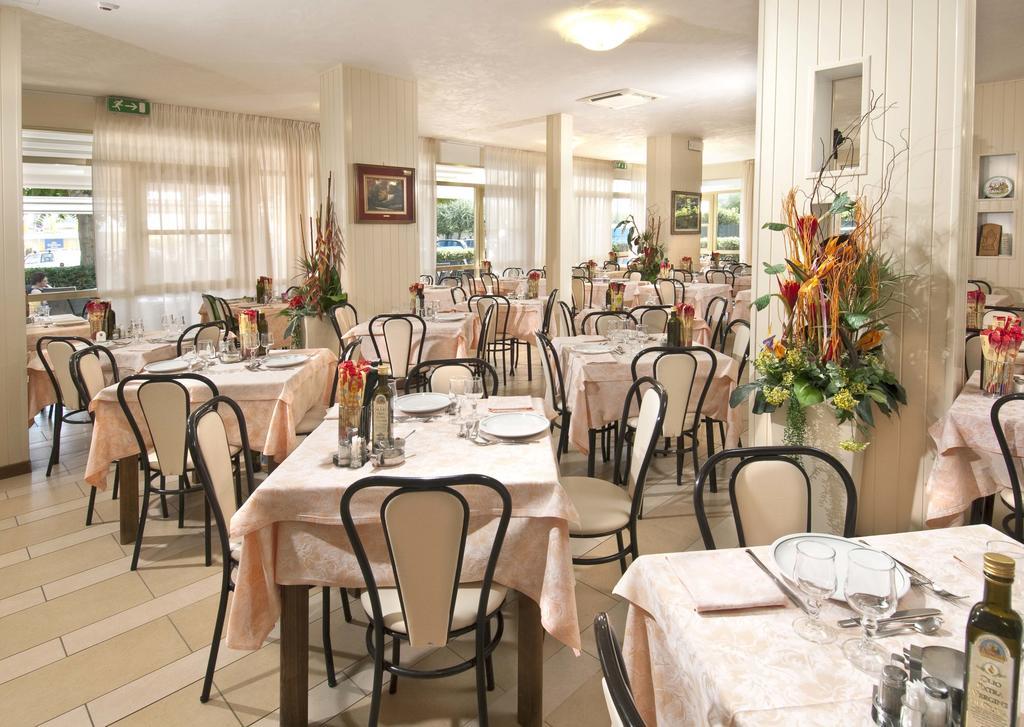 Hotel Odeon Cervia Extérieur photo
